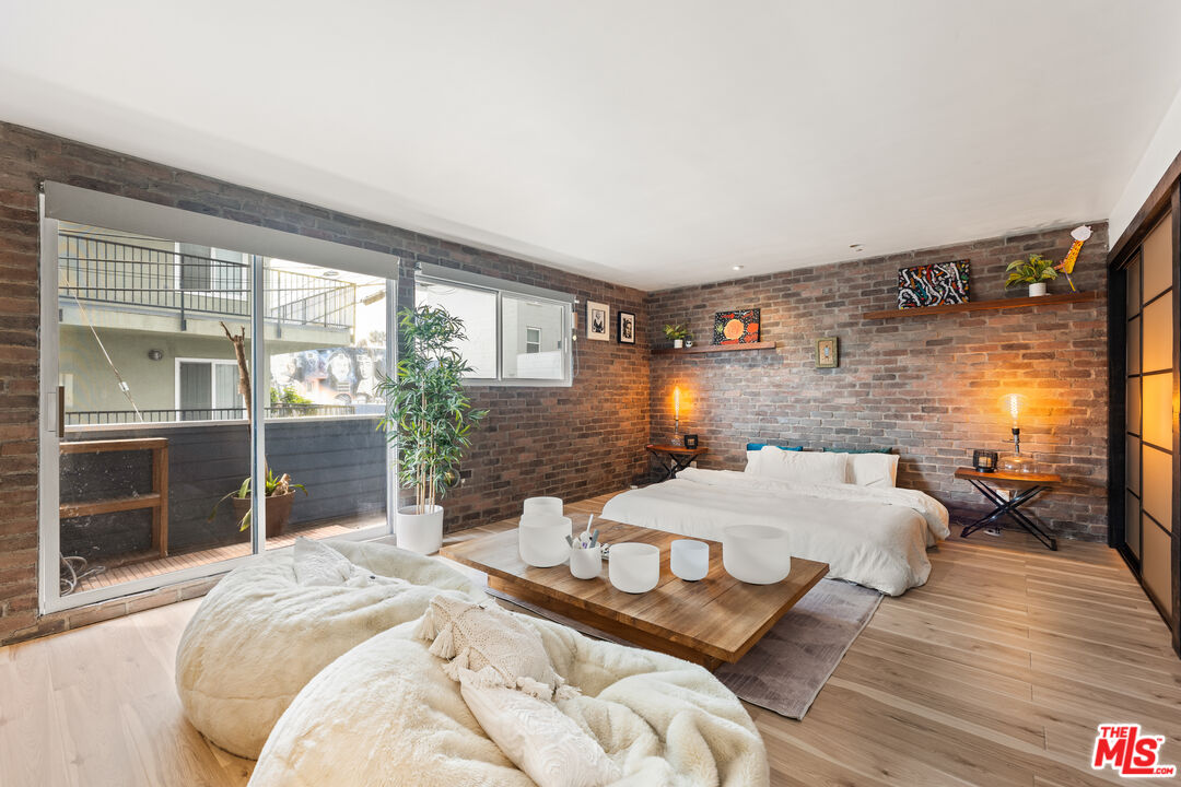 18 N Venice Blvd Unit: A