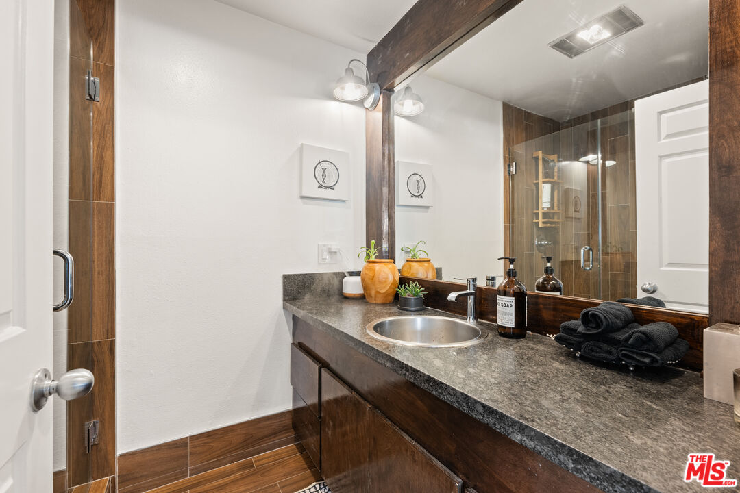 18 N Venice Blvd Unit: A
