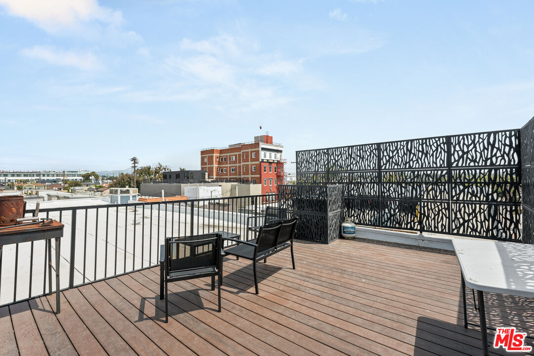 18 N Venice Blvd Unit: A