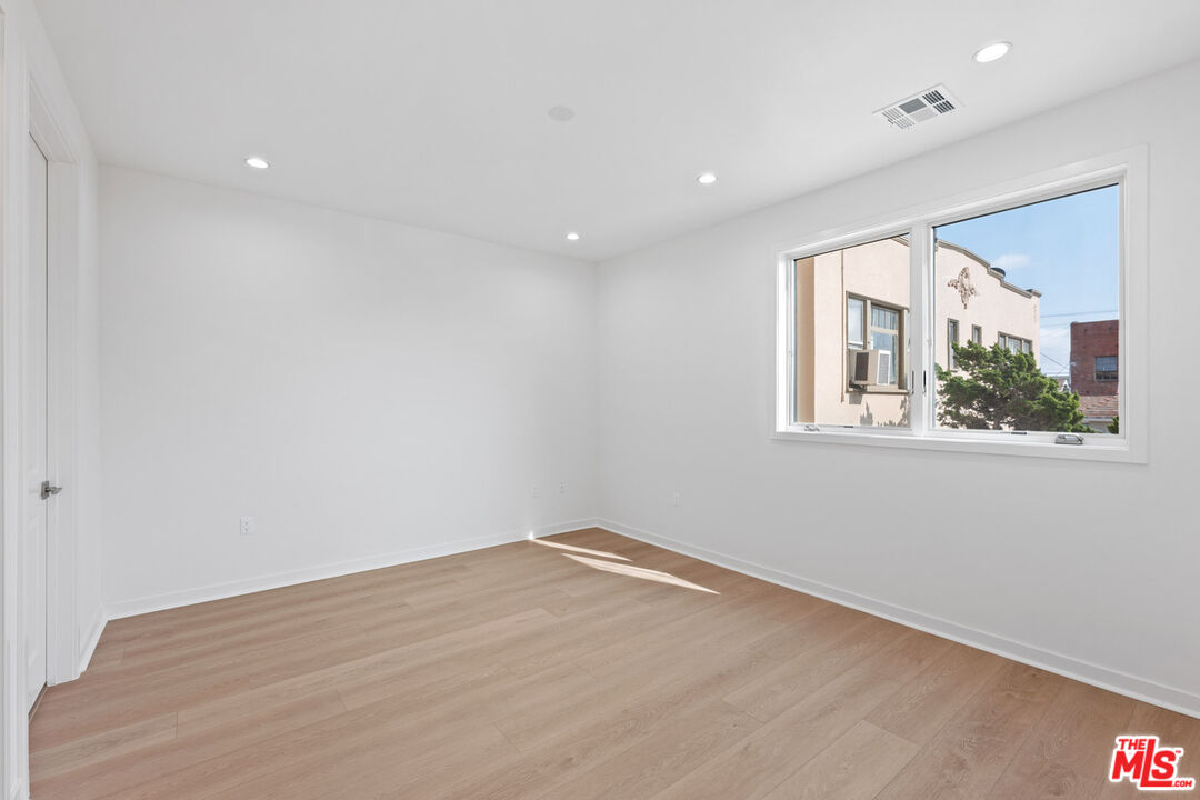 1246 Bronson Ave