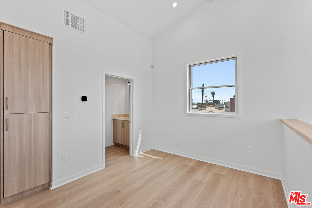 1246 Bronson Ave