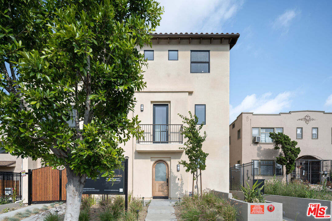 1246 Bronson Ave