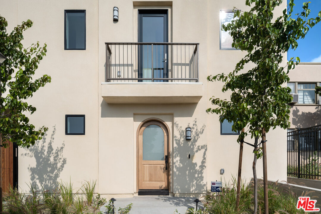 1246 Bronson Ave