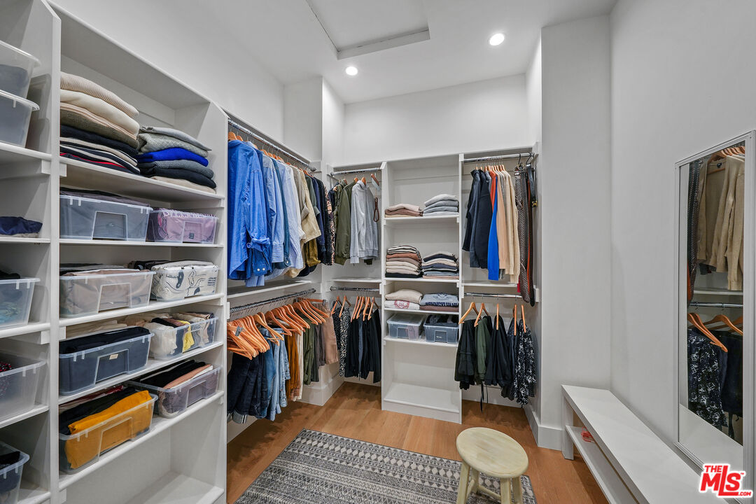 4439 Lindblade Dr