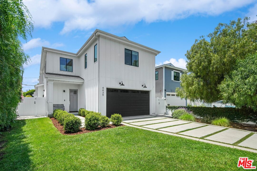4439 Lindblade Dr