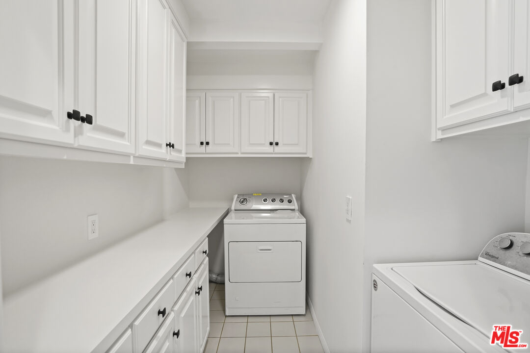3800 Encino Hills Pl