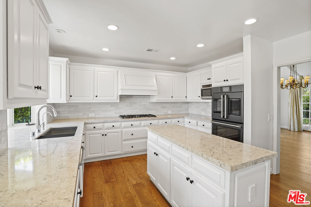 3800 Encino Hills Pl