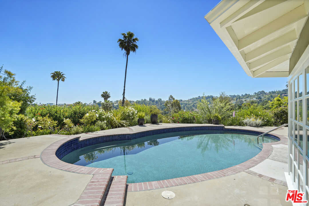 3800 Encino Hills Pl