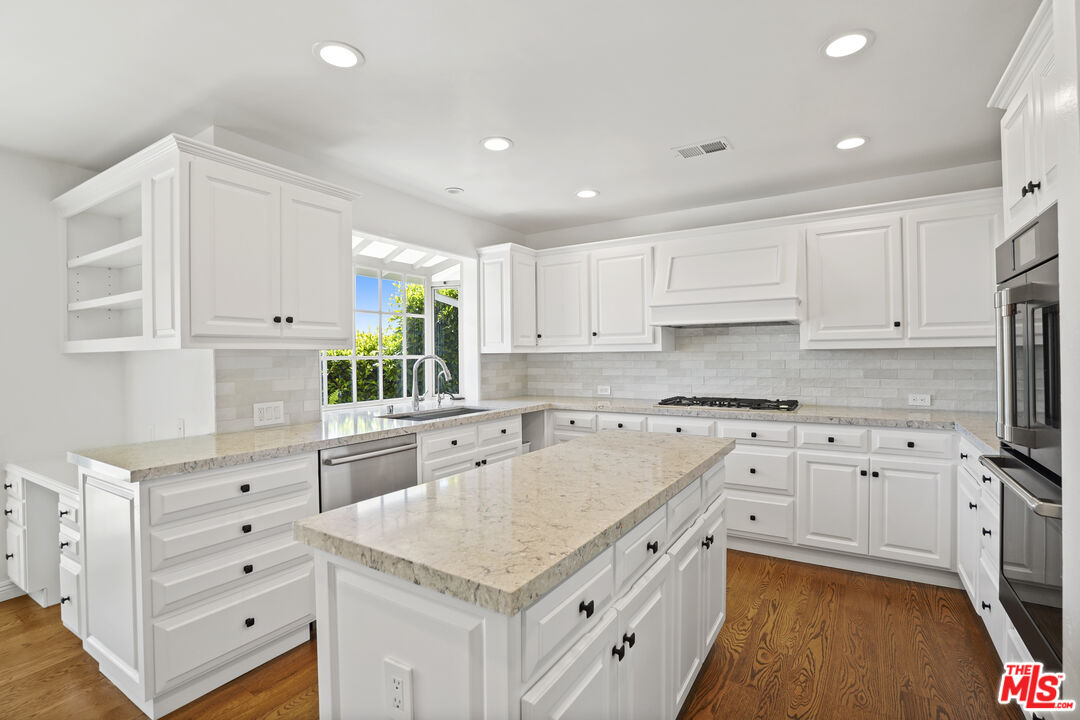 3800 Encino Hills Pl