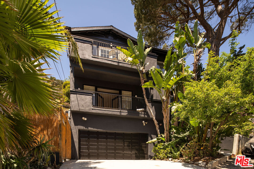 1941 Weepah Way