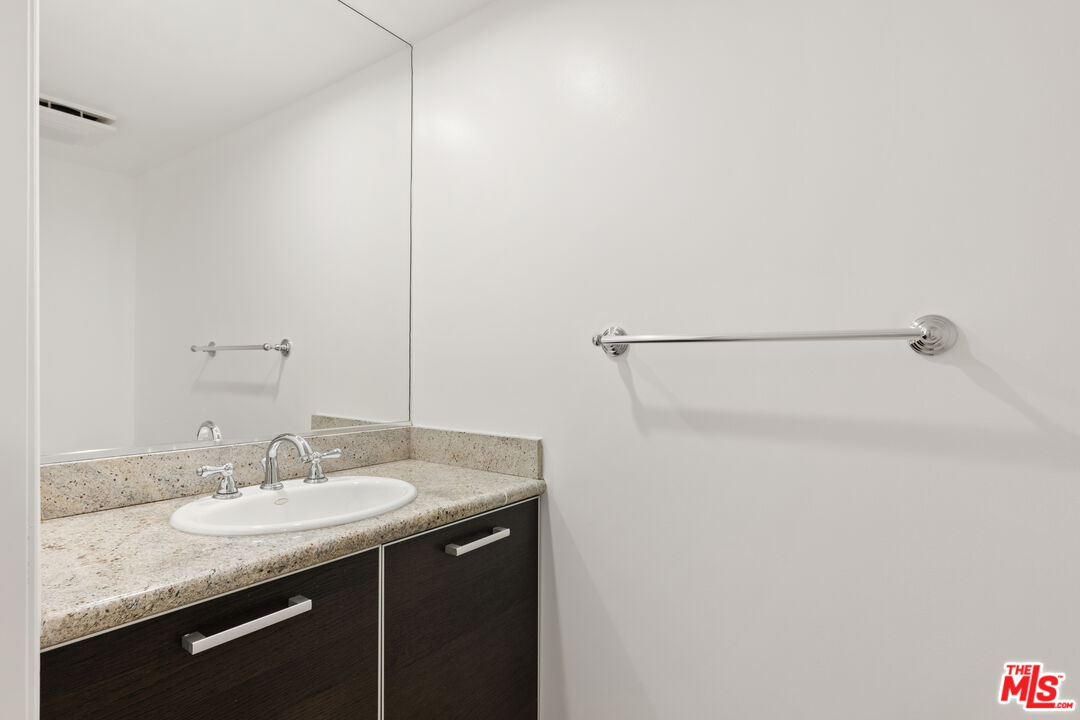 1319 N Detroit St Unit: 205