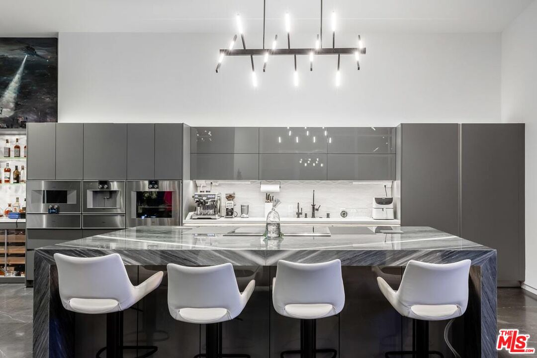 1100 S Hope St Unit: PH 1902