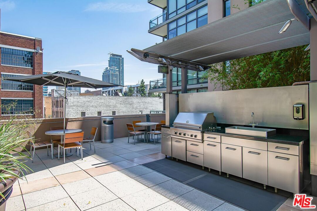 1100 S Hope St Unit: PH 1902
