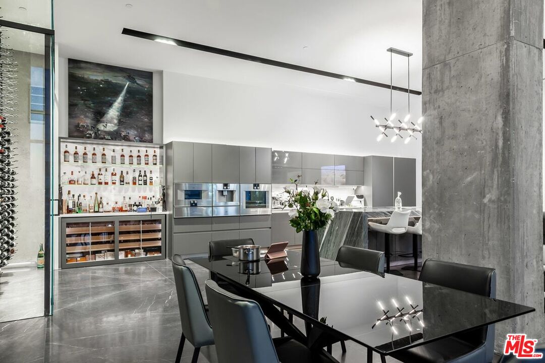 1100 S Hope St Unit: PH 1902