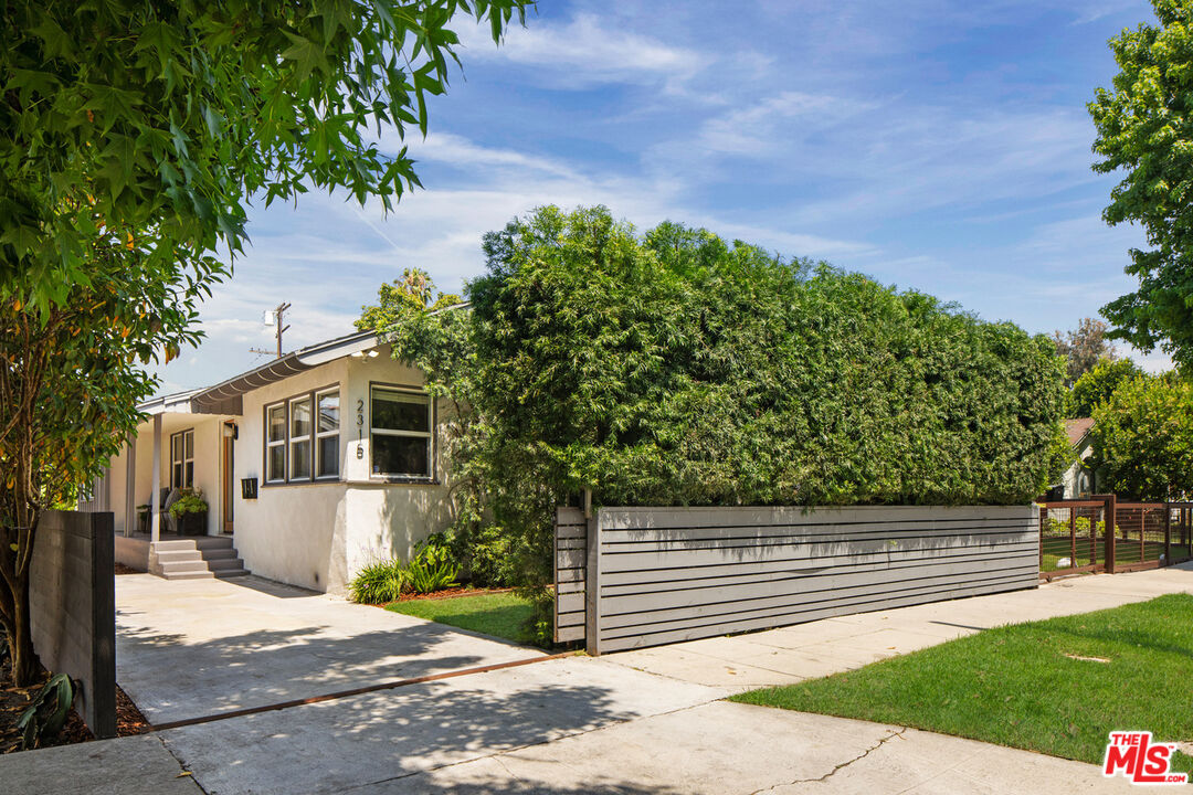 2315 Alsace Ave