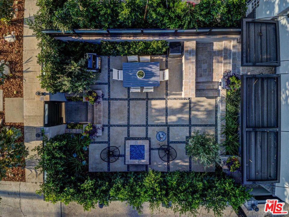 714 N Kilkea Dr