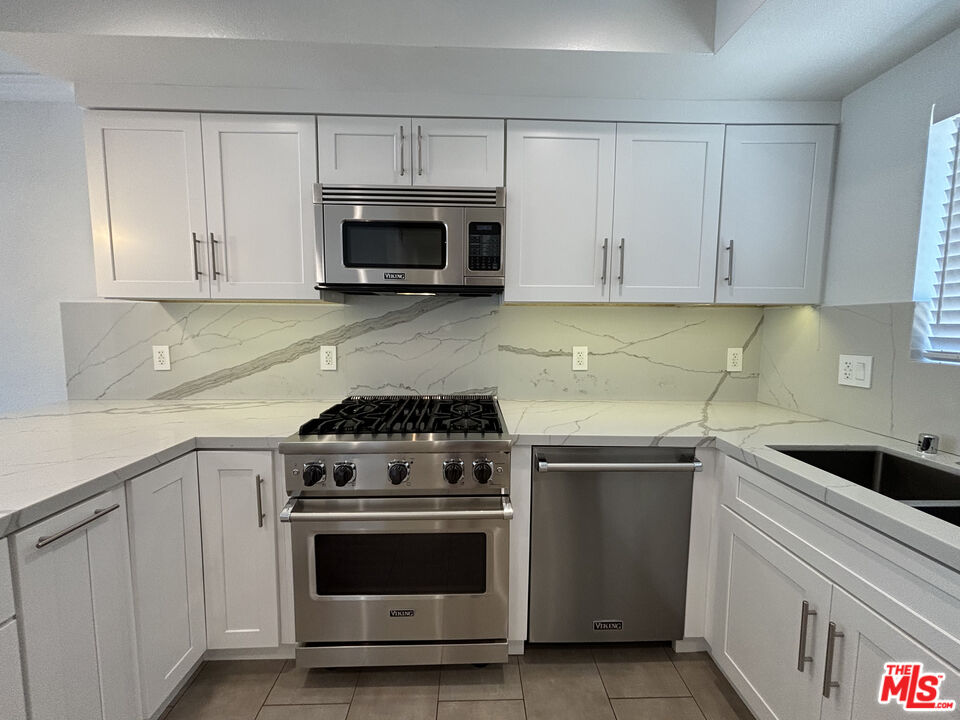 1085 W Kensington Rd