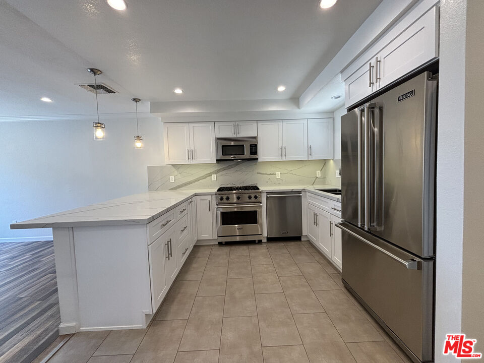 1085 W Kensington Rd