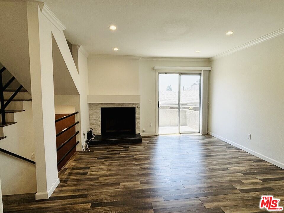 1085 W Kensington Rd