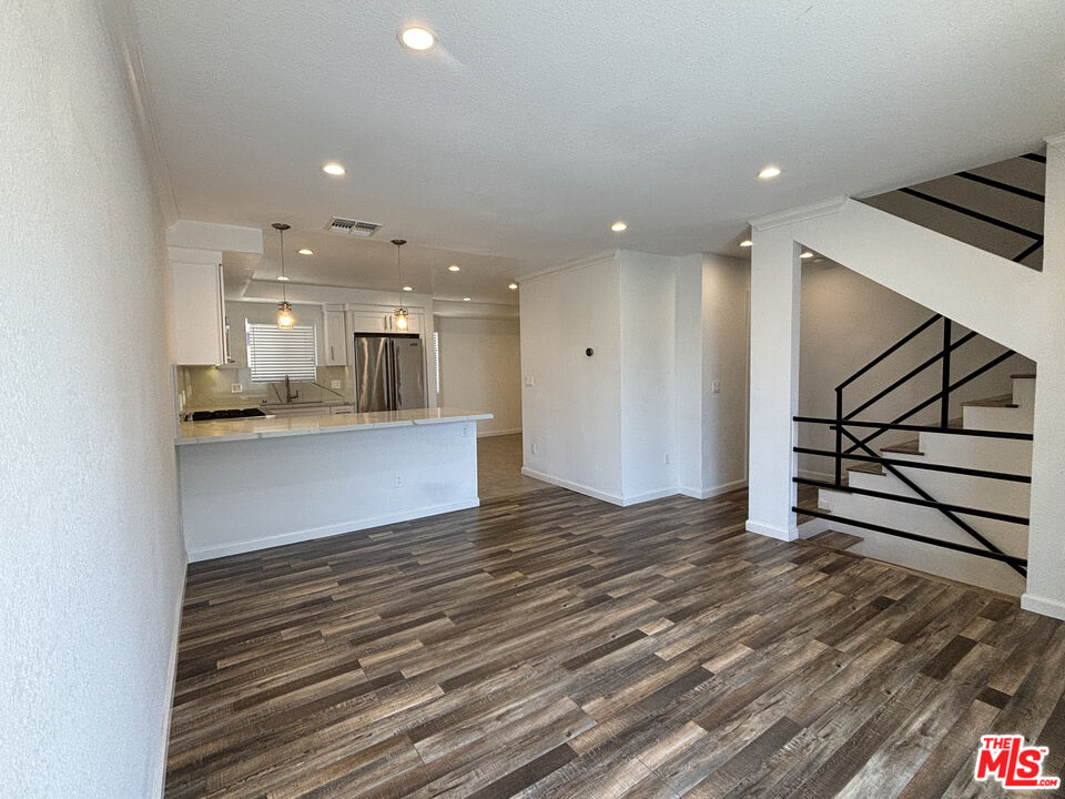 1085 W Kensington Rd
