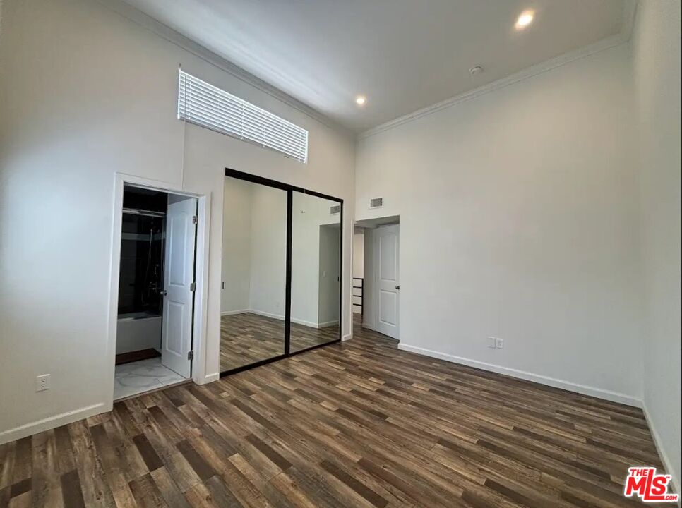 1085 W Kensington Rd