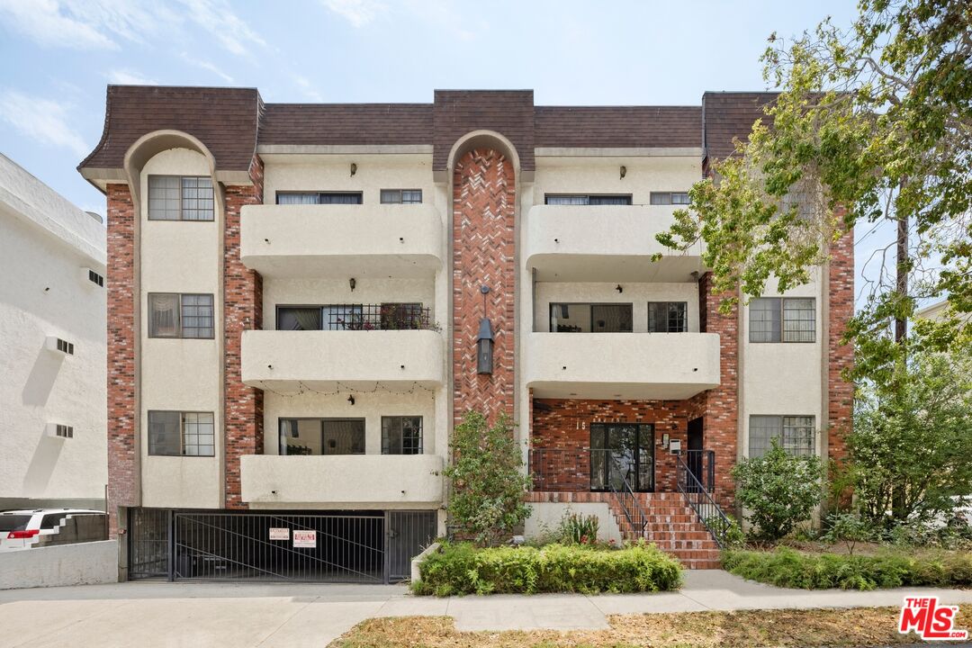 1515 Amherst Ave Unit: 204