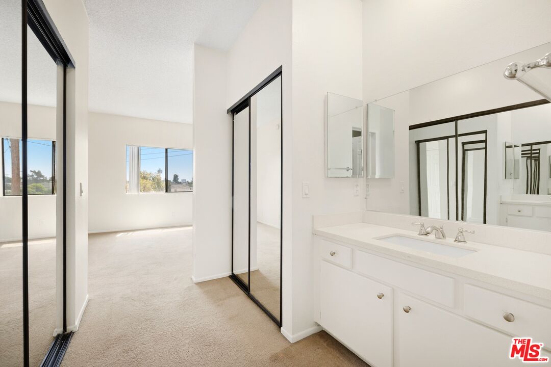 1515 Amherst Ave Unit: 204