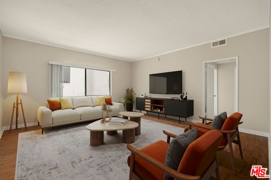 1515 Amherst Ave Unit: 204