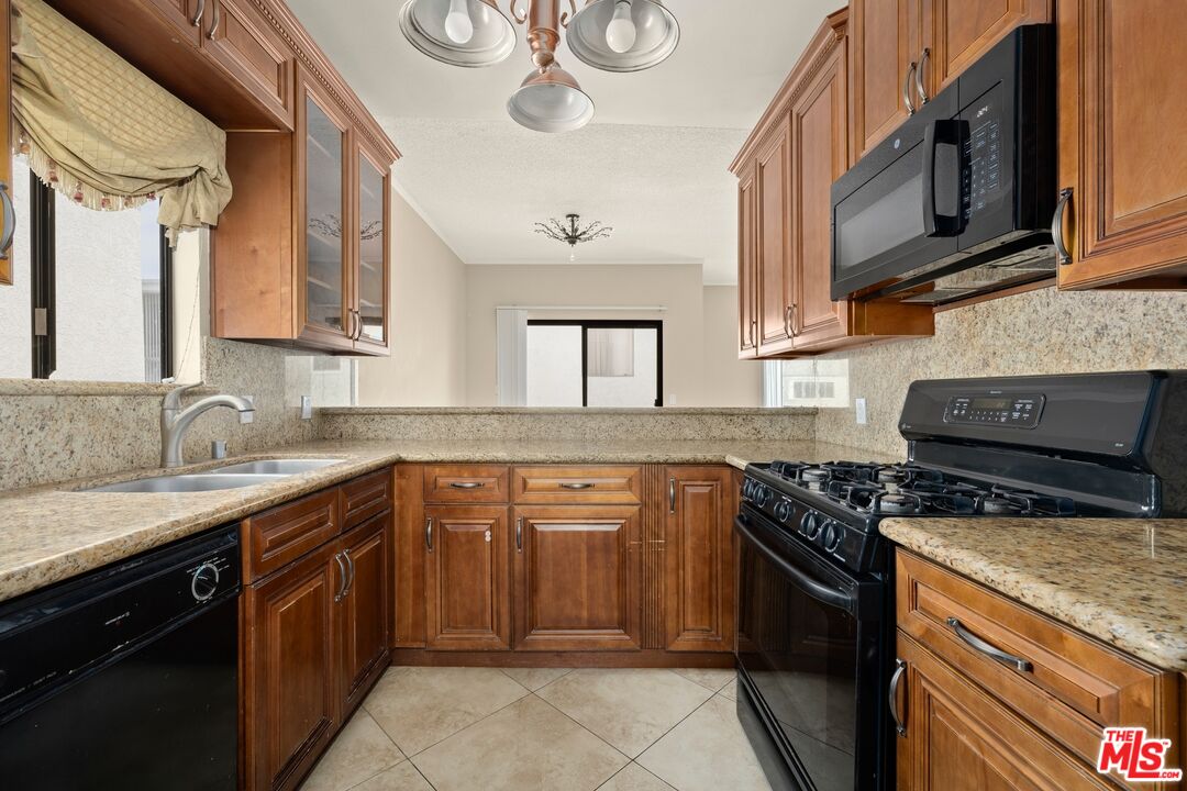 1515 Amherst Ave Unit: 204