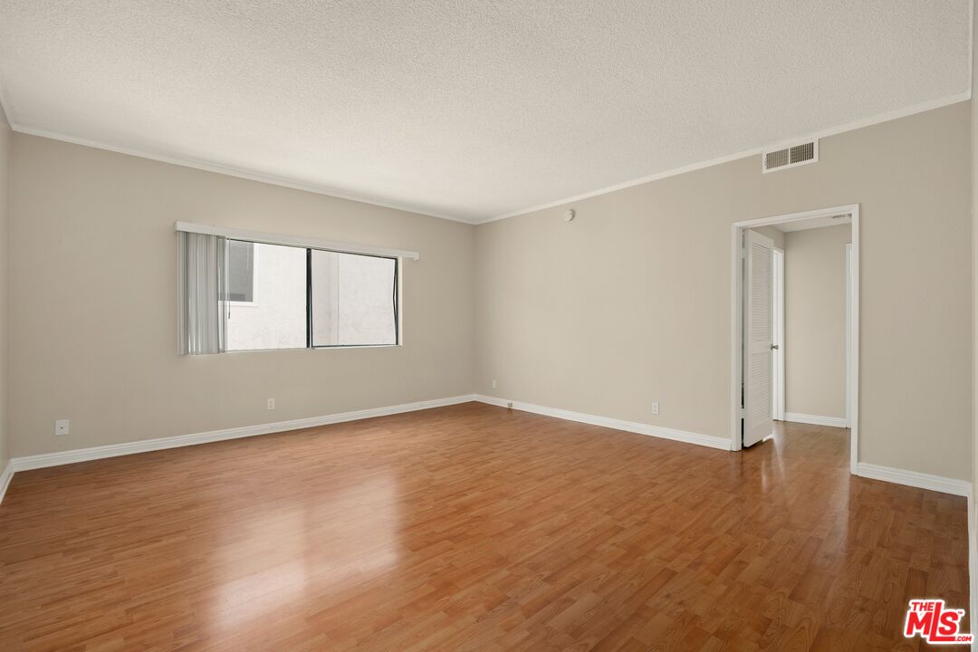 1515 Amherst Ave Unit: 204