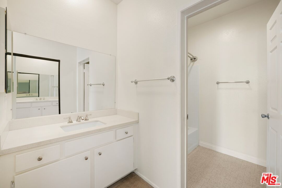 1515 Amherst Ave Unit: 204