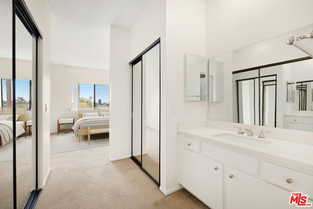 1515 Amherst Ave Unit: 204