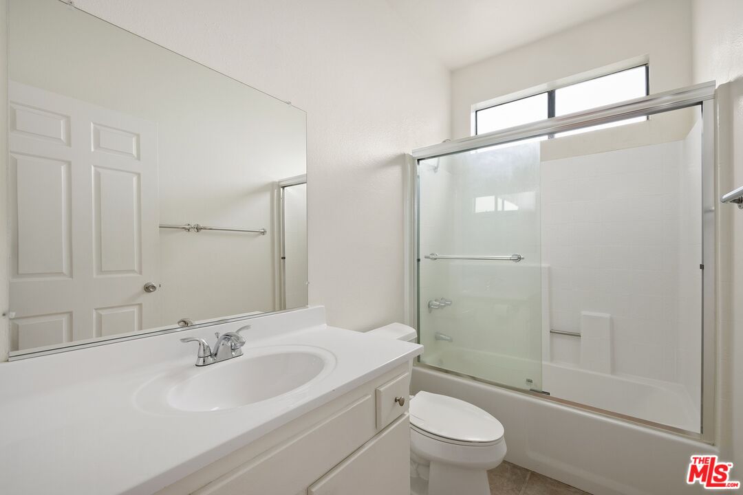 1515 Amherst Ave Unit: 204
