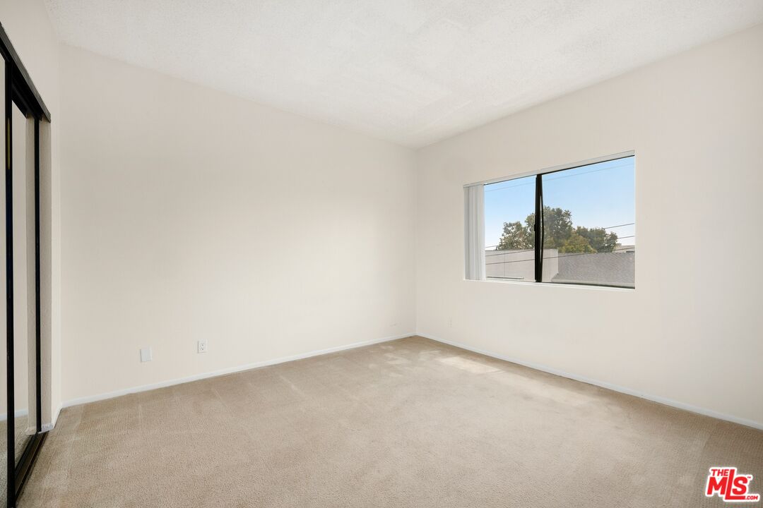1515 Amherst Ave Unit: 204