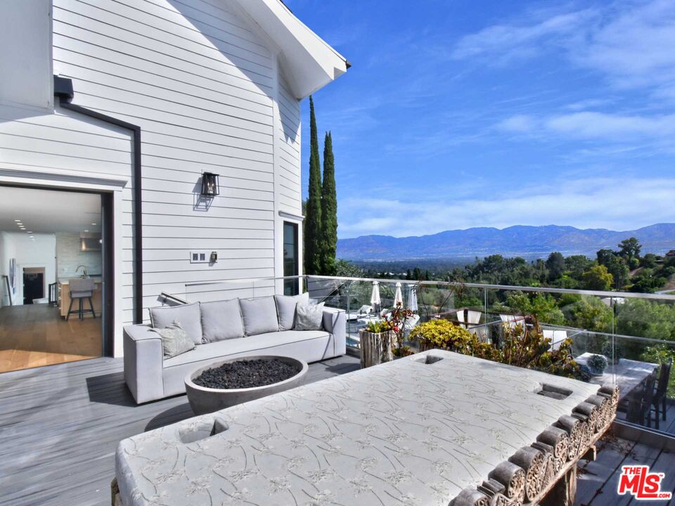 17101 Oak View Dr