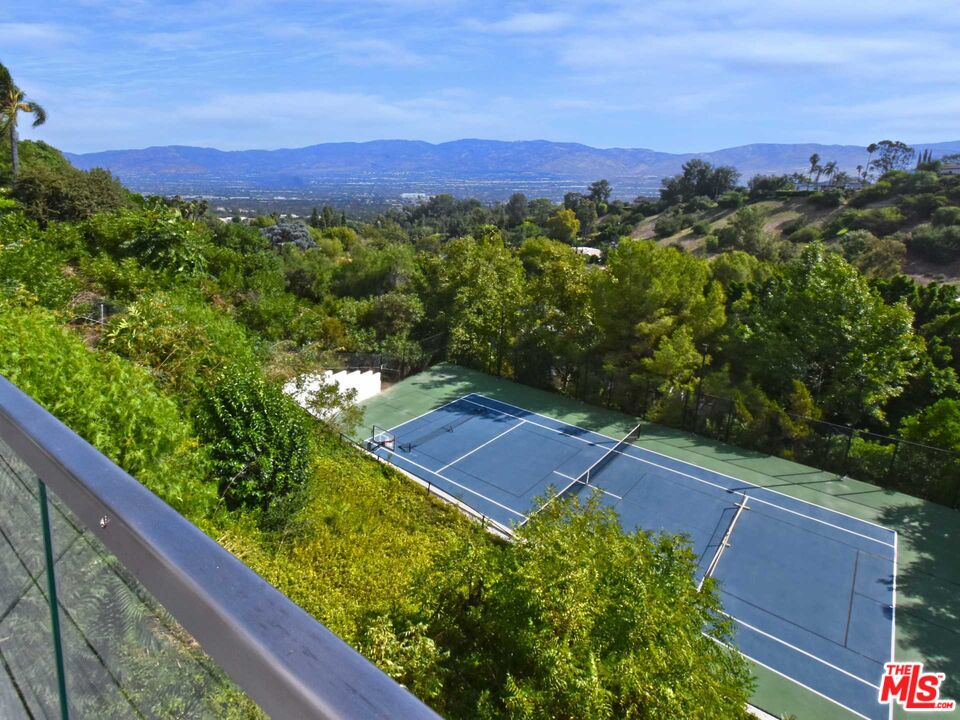 17101 Oak View Dr