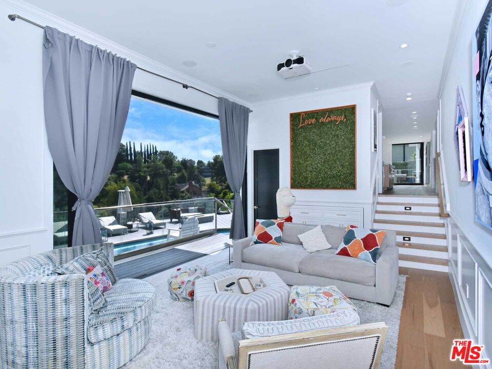 17101 Oak View Dr