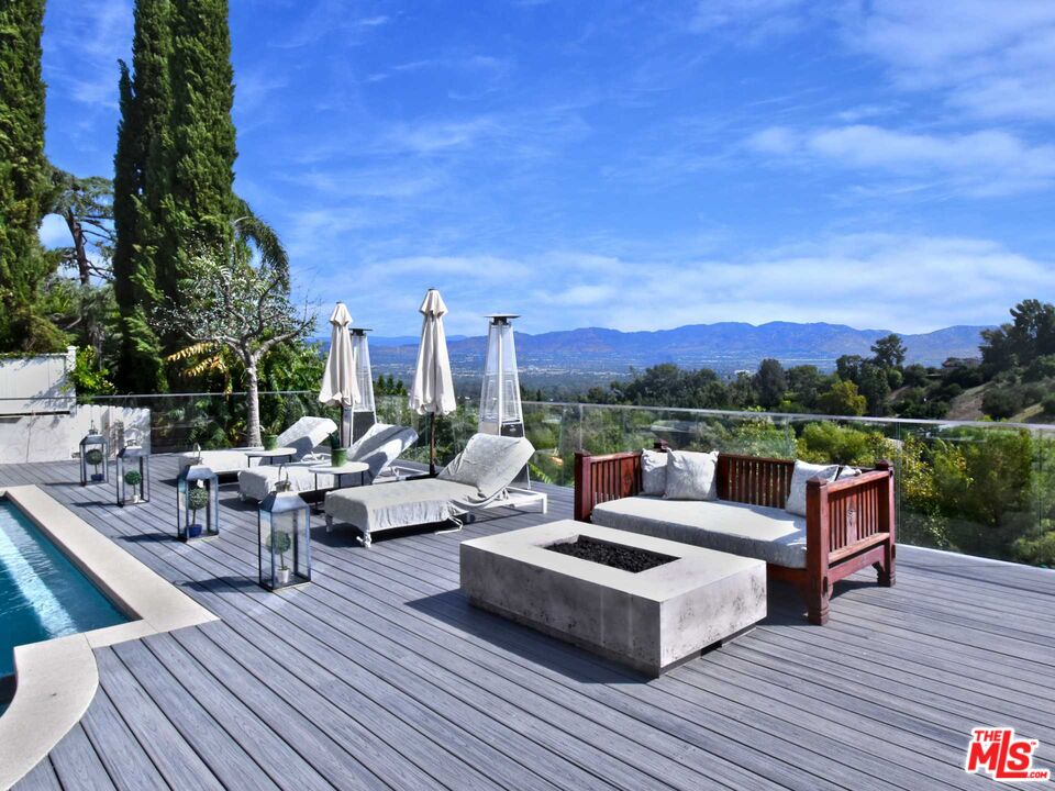 17101 Oak View Dr
