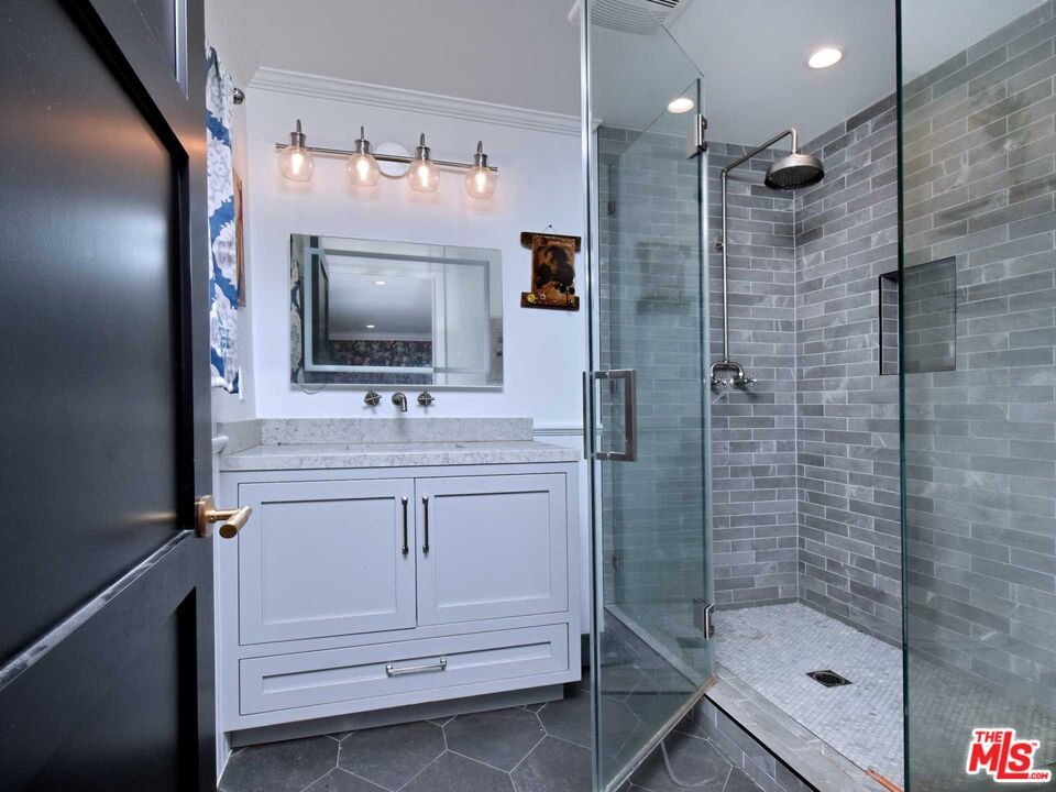 17101 Oak View Dr