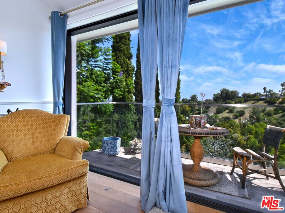17101 Oak View Dr