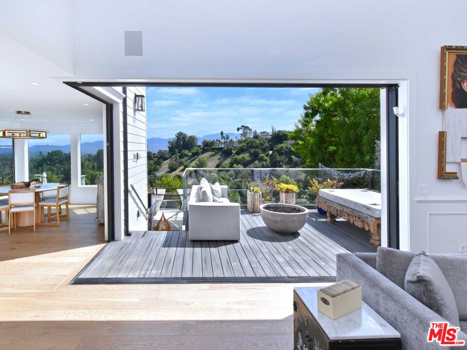 17101 Oak View Dr