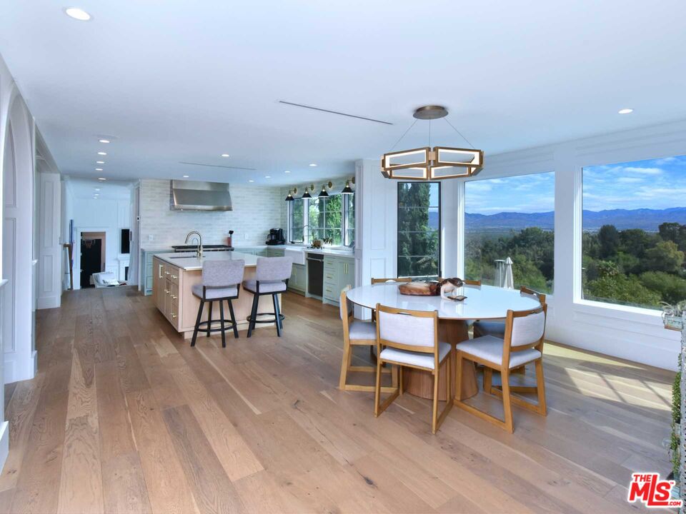 17101 Oak View Dr
