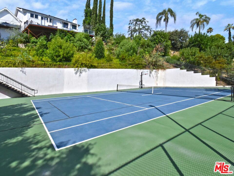 17101 Oak View Dr