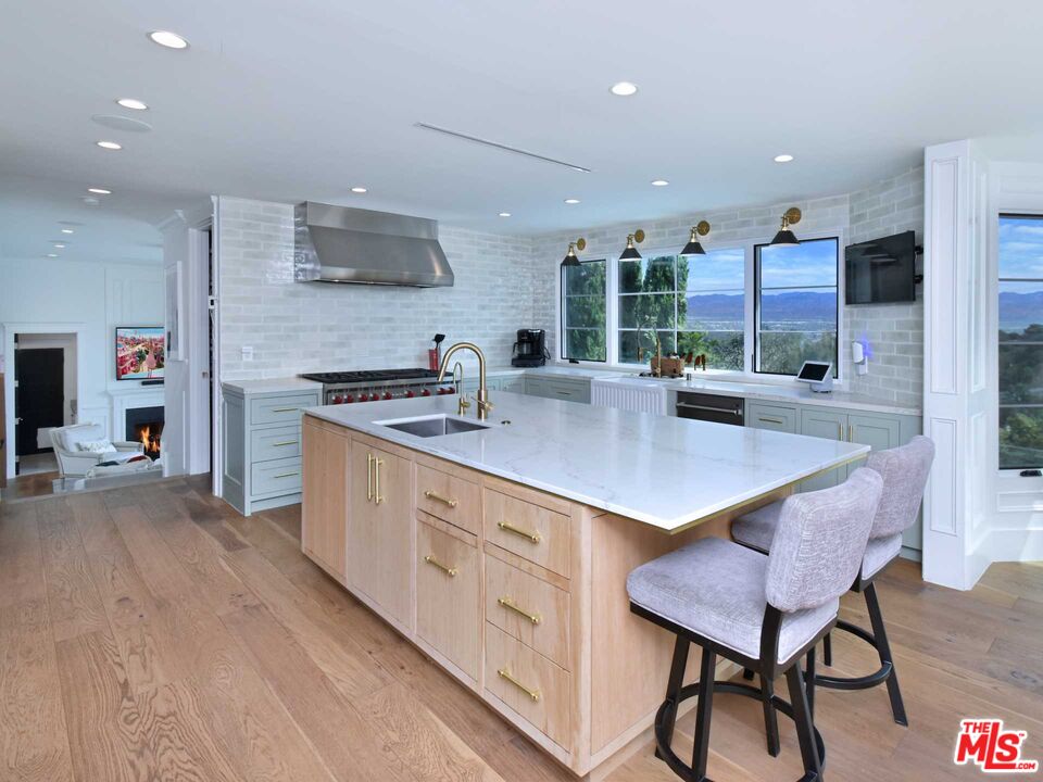 17101 Oak View Dr