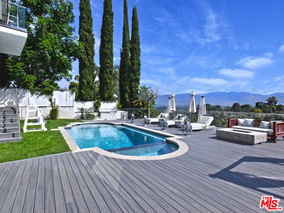 17101 Oak View Dr