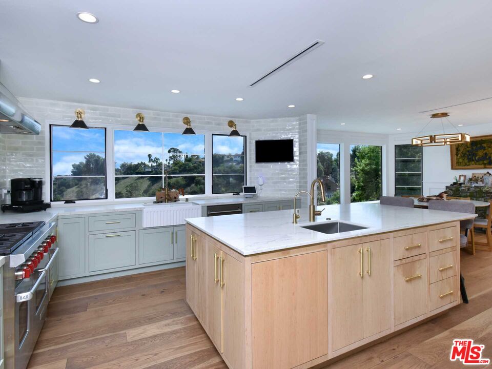 17101 Oak View Dr