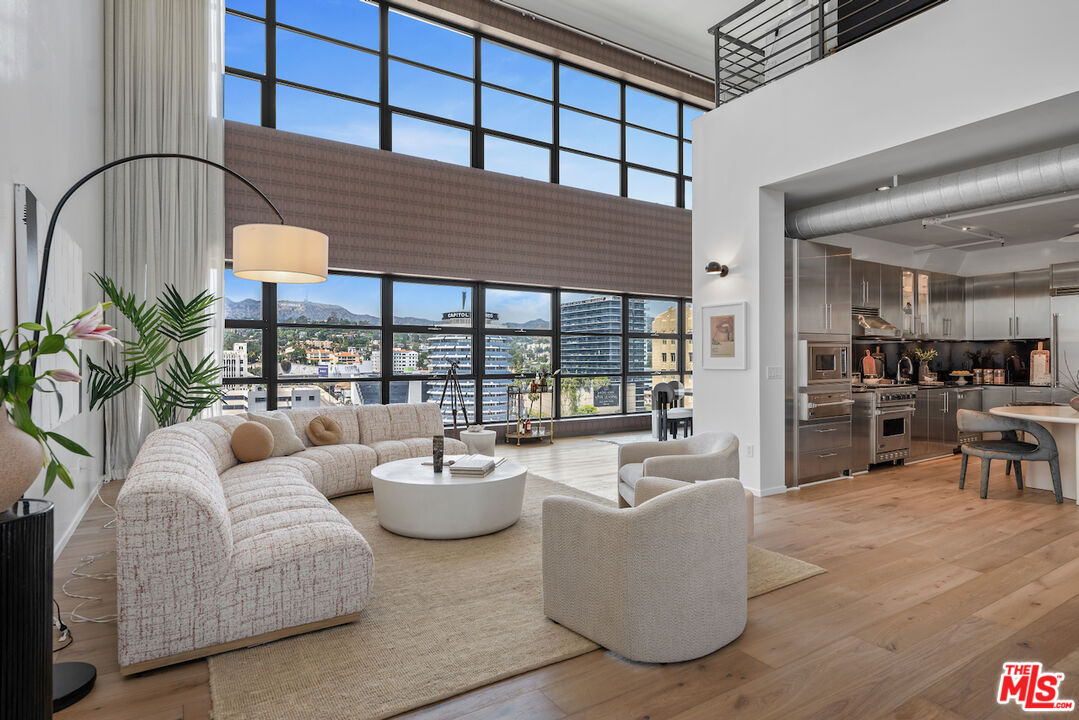 1645 Vine St Unit: 1008