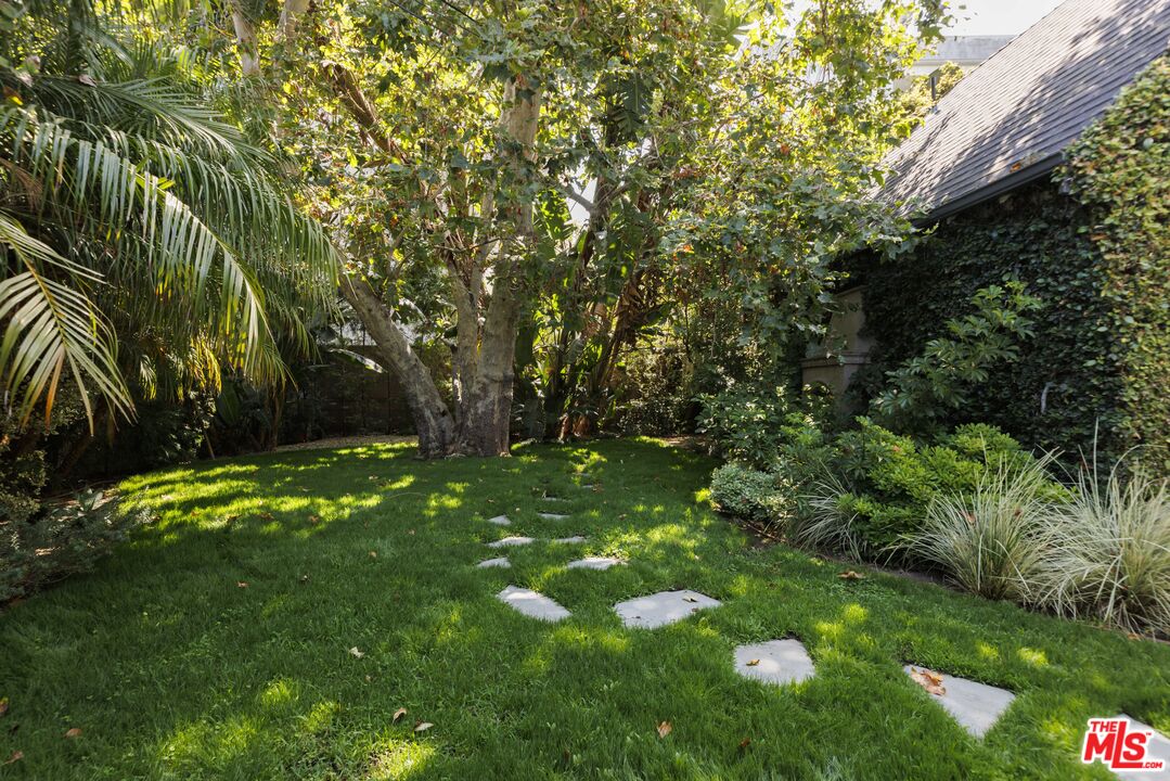 520 Lillian Way