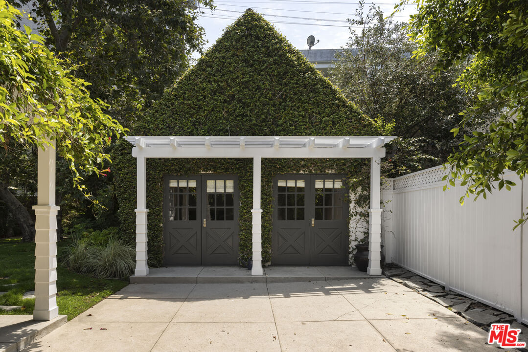 520 Lillian Way