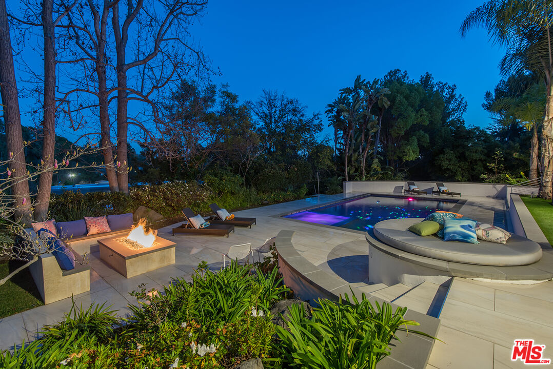 1054 Shadow Hill Way